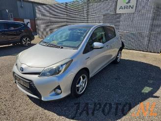 Coche siniestrado Toyota Yaris Yaris III (P13), Hatchback, 2010 / 2020 1.5 16V Hybrid 2012/6