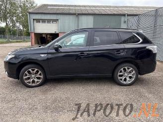 Mitsubishi Outlander Outlander (GF/GG), SUV, 2012 / 2022 2.0 16V PHEV 4x4 picture 2