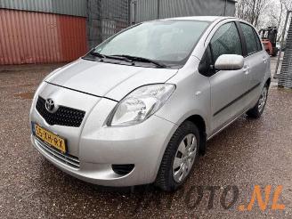Coche siniestrado Toyota Yaris Yaris II (P9), Hatchback, 2005 / 2014 1.3 16V VVT-i 2007/6