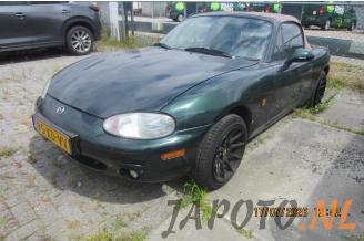 Coche siniestrado Mazda MX-5 MX-5 (NB18/35/8C), Cabrio, 1998 / 2005 1.8i 16V 2000/6