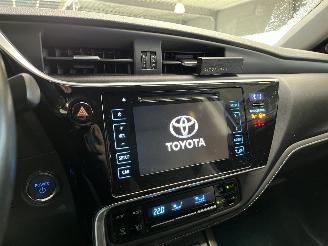 Toyota Auris 1.8 Hybrid Lease Pro picture 21