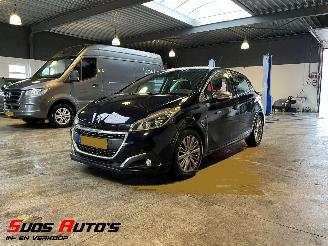 Schadeauto Peugeot 208 1.6 BlueHDi Blue Premium 90.000 KM! 2015/12