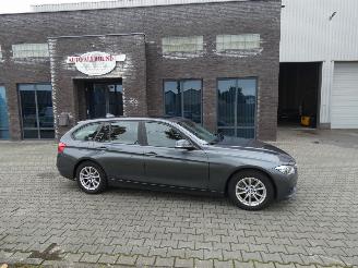skadebil motor BMW 3-serie Touring 318i Cent.Hi.Ex. 2017/1