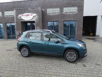 krockskadad bil auto Peugeot 2008 1.2 PureT. Blue Lion 2018/1