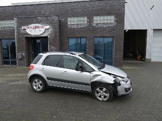 damaged passenger cars Suzuki SX4 1.6 Exclusive 2011/3