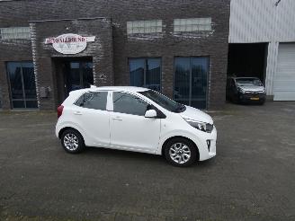 skadebil auto Kia Picanto 1.0 CVVT ComfortPlusLine Navigator 2018/3