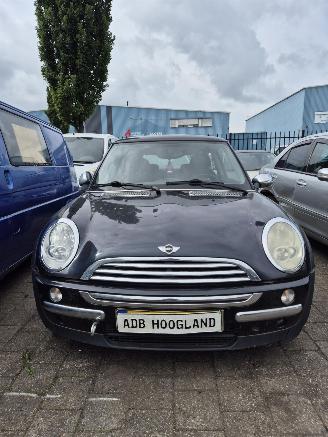 Salvage car Mini One Cooper (R50) Hatchback 1.4 D One (W17-D14A(1ND)) [55kW] 5-BAK 2005/1