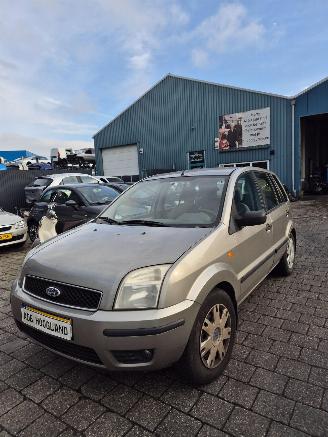 Ford Fusion Combi 1.6 16V (FYJA(Euro 5)) [74kW] picture 2