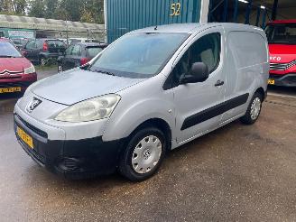 krockskadad bil auto Peugeot Partner Partner (GC/GF/GG/GJ/GK) Van 1.6 HDI 75 16V (DV6BUTED4(9HT)) [55kW] 2008/6