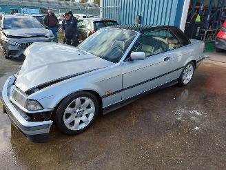 krockskadad bil auto BMW 3-serie 318i E36 Cabriolet 85kw 1998/6
