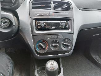 Fiat Punto Grande Punto (199) Hatchback 1.3 JTD Multijet 16V picture 10