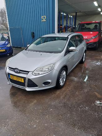Auto incidentate Ford Focus Focus 3 Wagon Combi 1.6 TDCi 95 2011/11