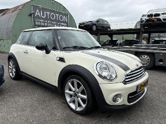 krockskadad bil auto Mini One 1.6 72KW Airco Holland Street 2013/1