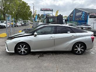 krockskadad bil auto Toyota Mirai FCV Executive 113kW Hydrogen hybrid 2019/4