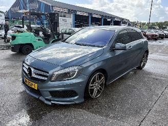 Coche accidentado Mercedes A-klasse 200 Autom. 115KW Navi Clima Led Xenon AMG-Pakket NAP 2013/1