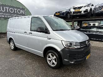 krockskadad bil bedrijf Volkswagen Transporter 2.0 TDI 75KW Airco Schuifdeur L1H1 NAP 2016/11