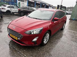 damaged passenger cars Ford Focus 1.0 Ecoboost 92KW Hybrid Titanium X Clima Navi Camera Led Business NAP 2021/3