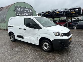 skadebil bedrijf Peugeot Partner 1.5 Bleuhdi 73KW Clima Navi Premium NAP 2022/2