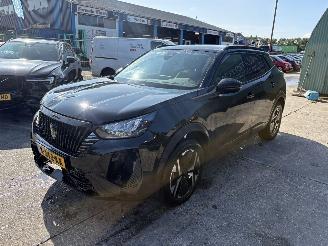 Schadeauto Peugeot 2008 1.2 Autom. 96KW Allure Clima Navi Led 360 Camera NAP 2023/12