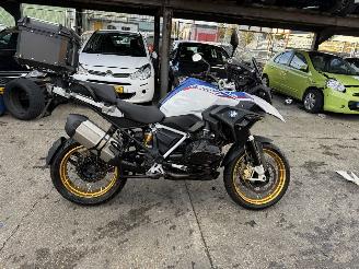 Vaurioauto  motor cycles BMW R 1250 GS 100KW All-Road Topkoffer 2019/1