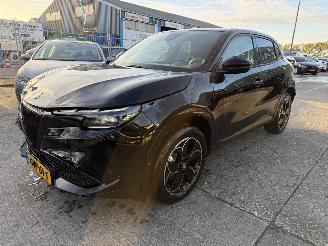 skadebil auto Alfa Romeo Junior 54 kWh Elettrica 115KW Clima Navi Camera DNA NAP 2024/12