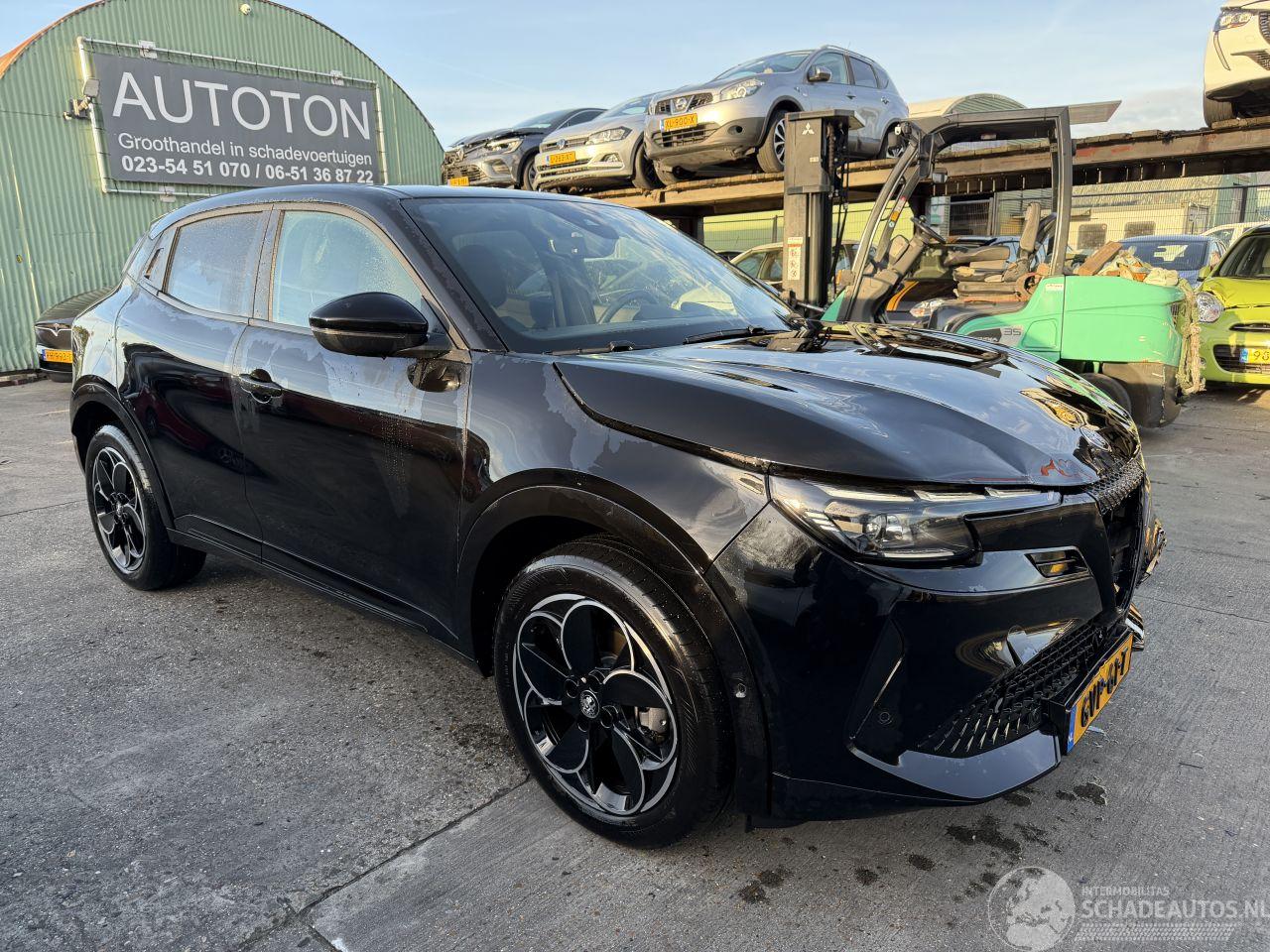 Alfa Romeo Junior Elettrica 54 kWh 115KW Clima Navi Camera DNA NAP