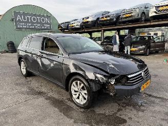 damaged passenger cars Volkswagen Passat 1.6 TDI 88KW DSG Clima Navi Comfortline 2018/1