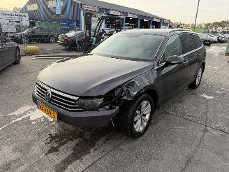 uszkodzony samochody osobowe Volkswagen Passat 1.6 TDI 88KW DSG Clima Navi Comfortline 2018/1