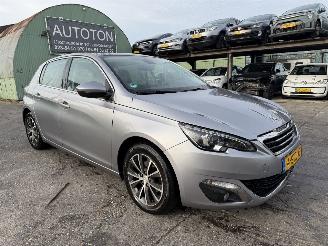 Schadeauto Peugeot 308 1.6 92KW Clima Navi Led Pano Premiere 2013/12