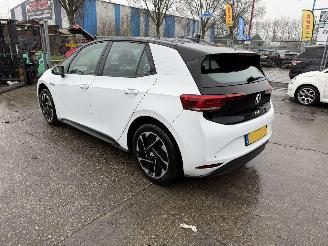 Volkswagen ID.3 58 kWh 150KW First Clima Navi NAP picture 4