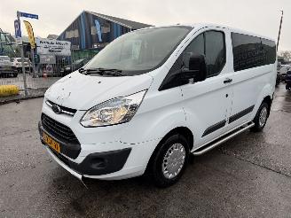 Schadeauto Ford Transit 2.2 TDCI 74KW 9-Pers Airco Navi L1H1 2014/7
