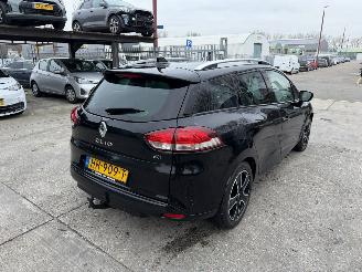 Damaged car Renault Clio 1.5 DCI 66KW Clima Navi Led Expression NAP 2015/12