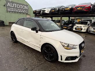krockskadad bil auto Audi A1 1.2 TFSI 63KW Navi Leer Clima Admired NAP 2014/12