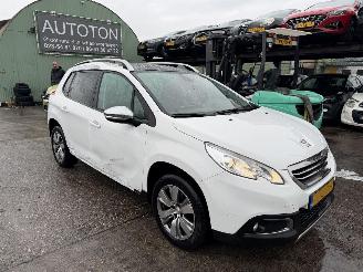 Schadeauto Peugeot 2008 1.2 81KW Pano Clima Navi Led Allure 2016/5