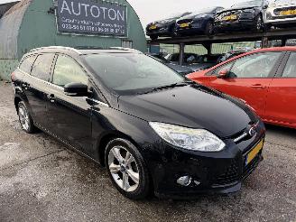 Vaurioauto  passenger cars Ford Focus 1.6 TDCI 77KW Clima Navi Led Xenon Titanium 2012/10