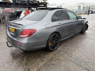 krockskadad bil auto Mercedes E-klasse 63 AMG S 612PK 4MATIC Pano HUD Clima Navi Premium Plus Keramic 2017/5