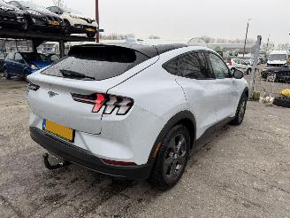 skadebil auto Ford Mustang Mach-e 75 kWh RWD 198KW Clima Navi Led Camera 2021/12
