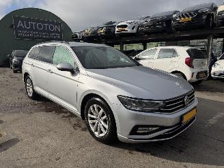 damaged passenger cars Volkswagen Passat 1.6 TDI 88KW DSG Clima Navi Led Camera Comfort Business 2019/10