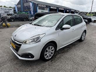 skadebil auto Peugeot 208 1.2 60KW Blue Lion Navi Airco Led 5-Drs 2018/1