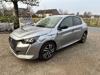 Voiture accidenté Peugeot 208 1.2 Allure 2022/6