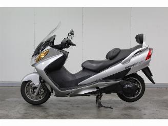 krockskadad bil motor Suzuki AN 400 Burgman 2004/0