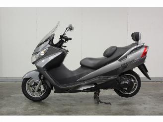 krockskadad bil motor Suzuki AN 400 Burgman 2006/0