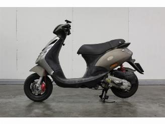 krockskadad bil auto Piaggio 208 Zip S SNOR 2015/5