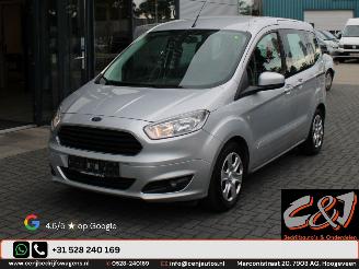 skadebil auto Ford Tourneo Courier 1.0 EcoBoost 75kW Titanium airco cruise achterschade 2015/12