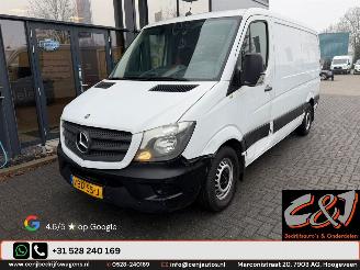 krockskadad bil bedrijf Mercedes Sprinter  2015/2