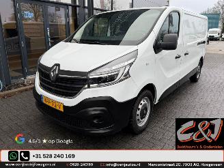 skadebil bedrijf Renault Trafic  2020/4