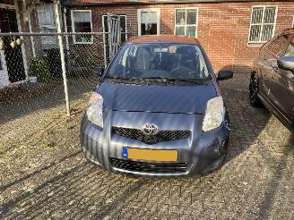 damaged passenger cars Toyota Yaris 1.3 AIRCO 2009/10