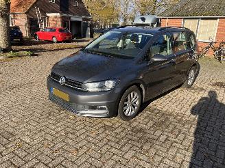 Schadeauto Volkswagen Touran 7 zitter 2018/4