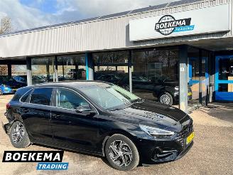 Vrakbiler auto Hyundai I-30 1.5 T-GDi MHEV Stoel/Stuur Verwarming + Ventilatie Navigatie Camera 2020/11