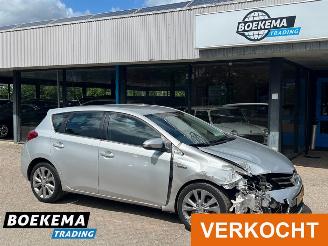 skadebil auto Toyota Auris 1.8 Hybrid Executive Navigatie Climate Cruise PDC 2013/3